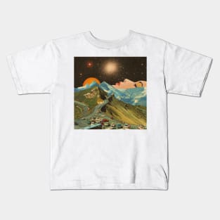 Face on the mountain Kids T-Shirt